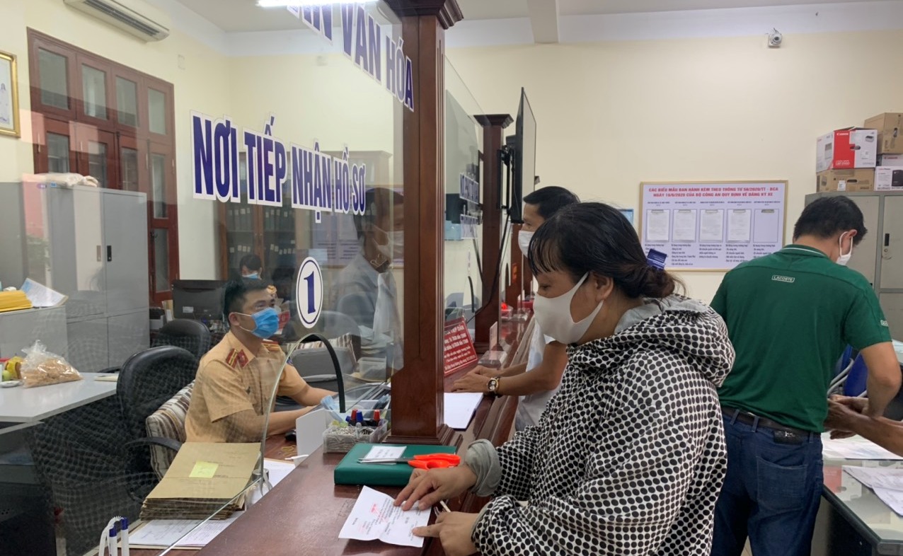 Tiếp nhận, giải quyết thủ tục đăng ký phương tiện cho gần 320 nghìn tổ chức, cá nhân